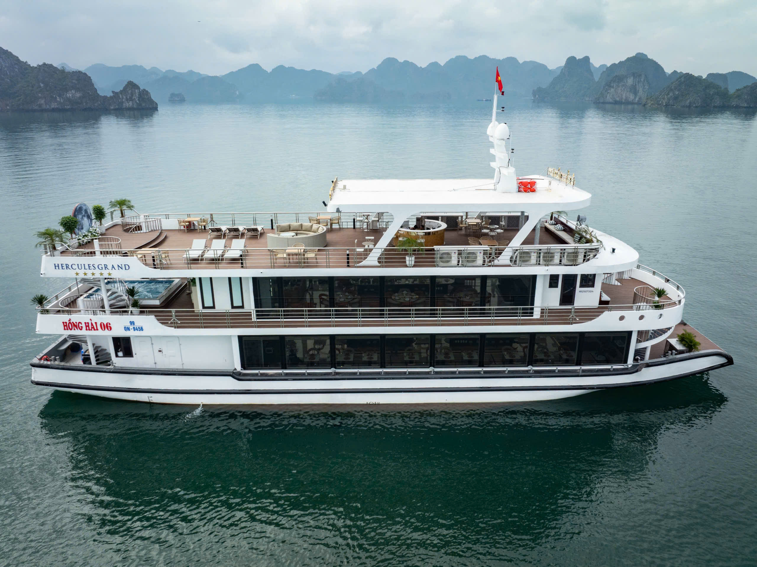 HERCULES CRUISE – HALONG BAY 1 DAY TRIP